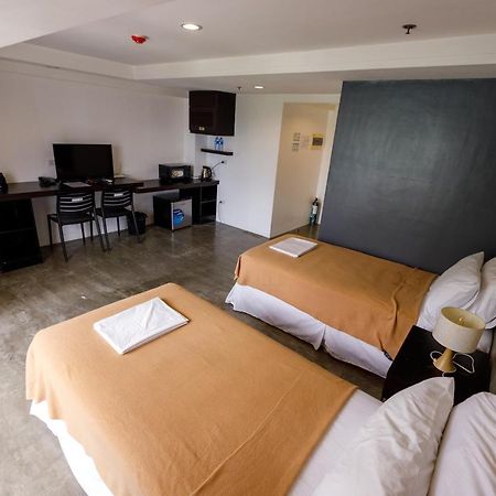 5880 Enriquez Residences マニラ市 エクステリア 写真